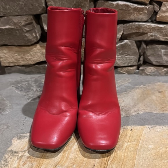 Red faux leather bootie 3” heel size 6 - Picture 2 of 10